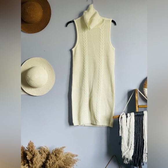 Dresses & Skirts - Turtle neck knitted dress